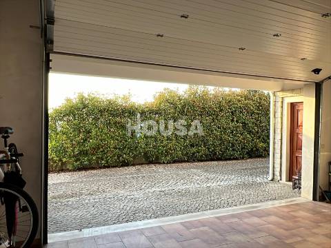 Magnífica Moradia T3+1 com Piscina – Porto de Mós