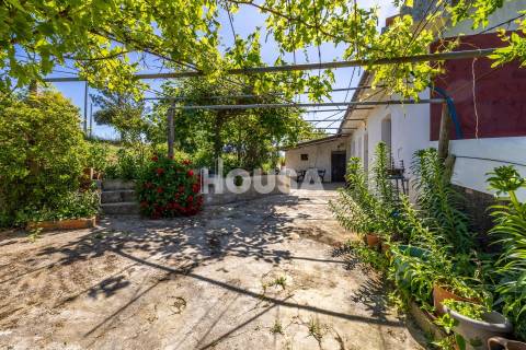 Moradia T3 com 1 hectare de terreno em Proença a Nova