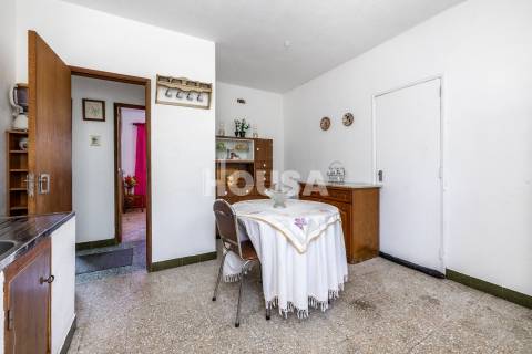 Moradia T3 com 1 hectare de terreno em Proença a Nova