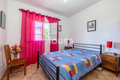 Moradia T3 com 1 hectare de terreno em Proença a Nova