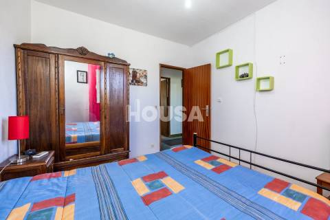 Moradia T3 com 1 hectare de terreno em Proença a Nova