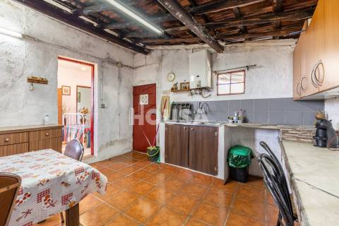 Moradia T3 com 1 hectare de terreno em Proença a Nova