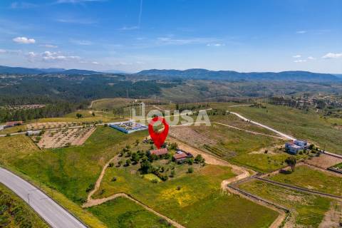 Moradia T3 com 1 hectare de terreno em Proença a Nova
