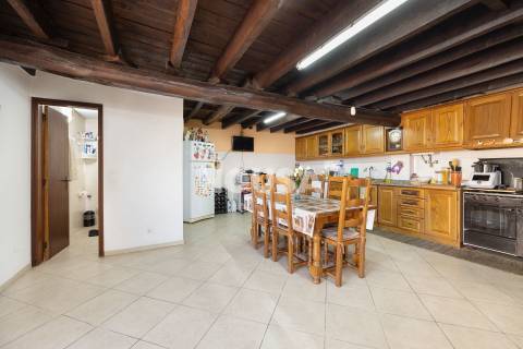 Moradia T3 com terreno de 2.157 m² – Raposeira, Colmeias | Leiria