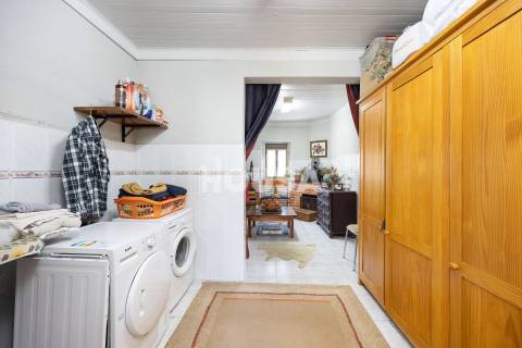 Moradia T3 com terreno de 2.157 m² – Raposeira, Colmeias | Leiria