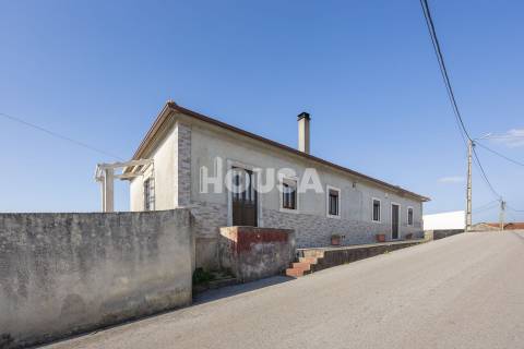 Moradia T3 com terreno de 2.157 m² – Raposeira, Colmeias | Leiria