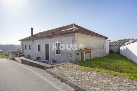 Moradia T3 com terreno de 2.157 m² – Raposeira, Colmeias | Leiria