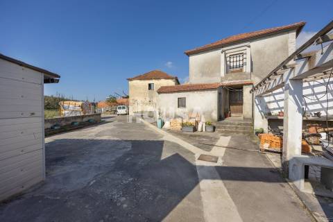 Moradia T3 com terreno de 2.157 m² – Raposeira, Colmeias | Leiria