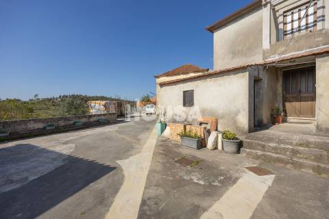 Moradia T3 com terreno de 2.157 m² – Raposeira, Colmeias | Leiria