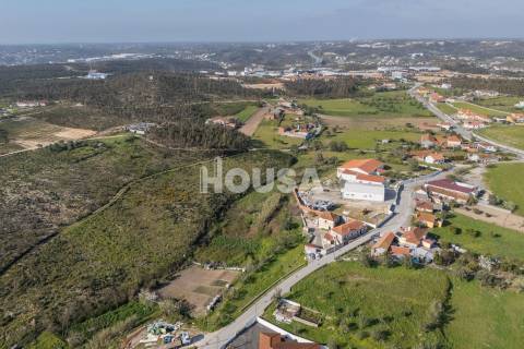 Moradia T3 com terreno de 2.157 m² – Raposeira, Colmeias | Leiria