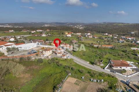 Moradia T3 com terreno de 2.157 m² – Raposeira, Colmeias | Leiria