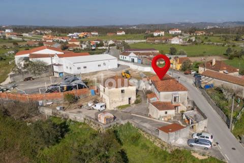 Moradia T3 com terreno de 2.157 m² – Raposeira, Colmeias | Leiria