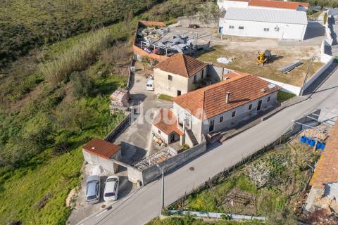 Moradia T3 com terreno de 2.157 m² – Raposeira, Colmeias | Leiria