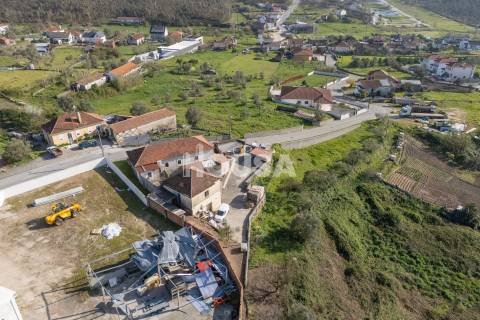 Moradia T3 com terreno de 2.157 m² – Raposeira, Colmeias | Leiria