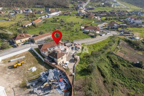 Moradia T3 com terreno de 2.157 m² – Raposeira, Colmeias | Leiria