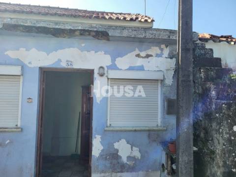 Moradia para recuperar - Famalicão/Cortes