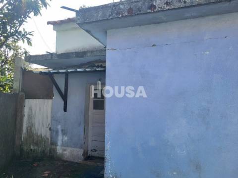 Moradia para recuperar - Famalicão/Cortes