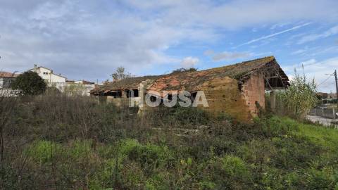 Terreno Urbano com 613m² | Possibilidade de Construção de 2 Moradias | Bidoeira – Leiria