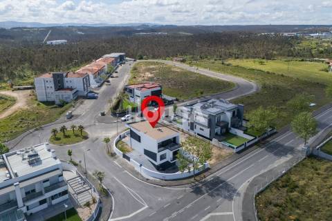 Moradia T4 | Barosa, Leiria