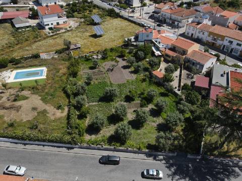 Excelente oportunidade para adquirir um Terreno no centro da Vila