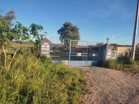 Terreno rústico de cultura arvense com dependencia agrícola.