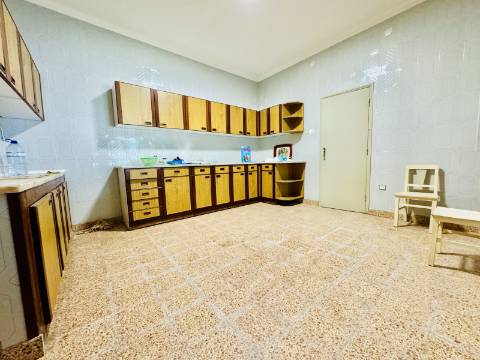 Moradia V8 c/garagem e um lindo espaço exterior na linda Vila Histórica de Flor da Rosa