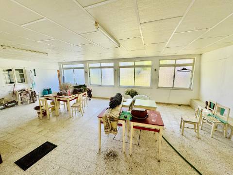 Moradia V8 c/garagem e um lindo espaço exterior na linda Vila Histórica de Flor da Rosa