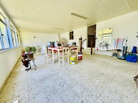 Moradia V8 c/garagem e um lindo espaço exterior na linda Vila Histórica de Flor da Rosa