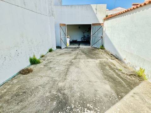 Moradia V8 c/garagem e um lindo espaço exterior na linda Vila Histórica de Flor da Rosa