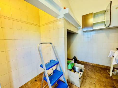 Moradia V8 c/garagem e um lindo espaço exterior na linda Vila Histórica de Flor da Rosa