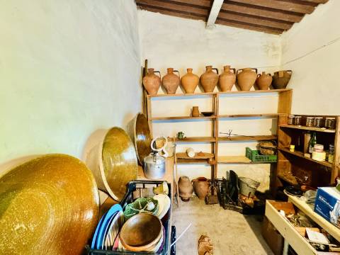 Moradia V8 c/garagem e um lindo espaço exterior na linda Vila Histórica de Flor da Rosa