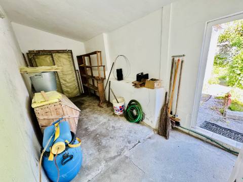 Moradia V8 c/garagem e um lindo espaço exterior na linda Vila Histórica de Flor da Rosa