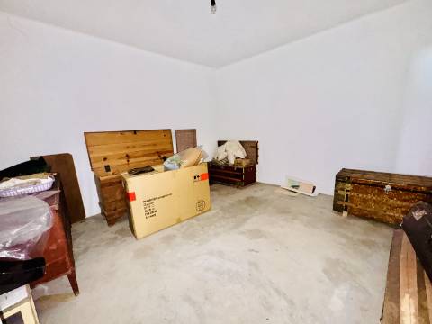 Moradia V8 c/garagem e um lindo espaço exterior na linda Vila Histórica de Flor da Rosa