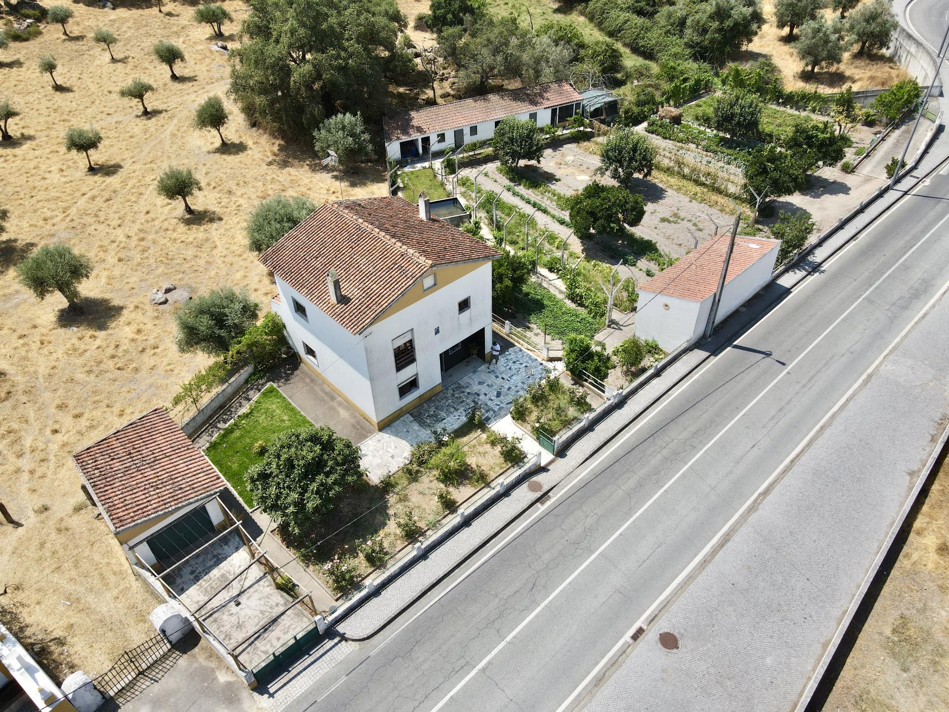 Moradia/Quinta com Terreno - À Entrada da Vila do Crato