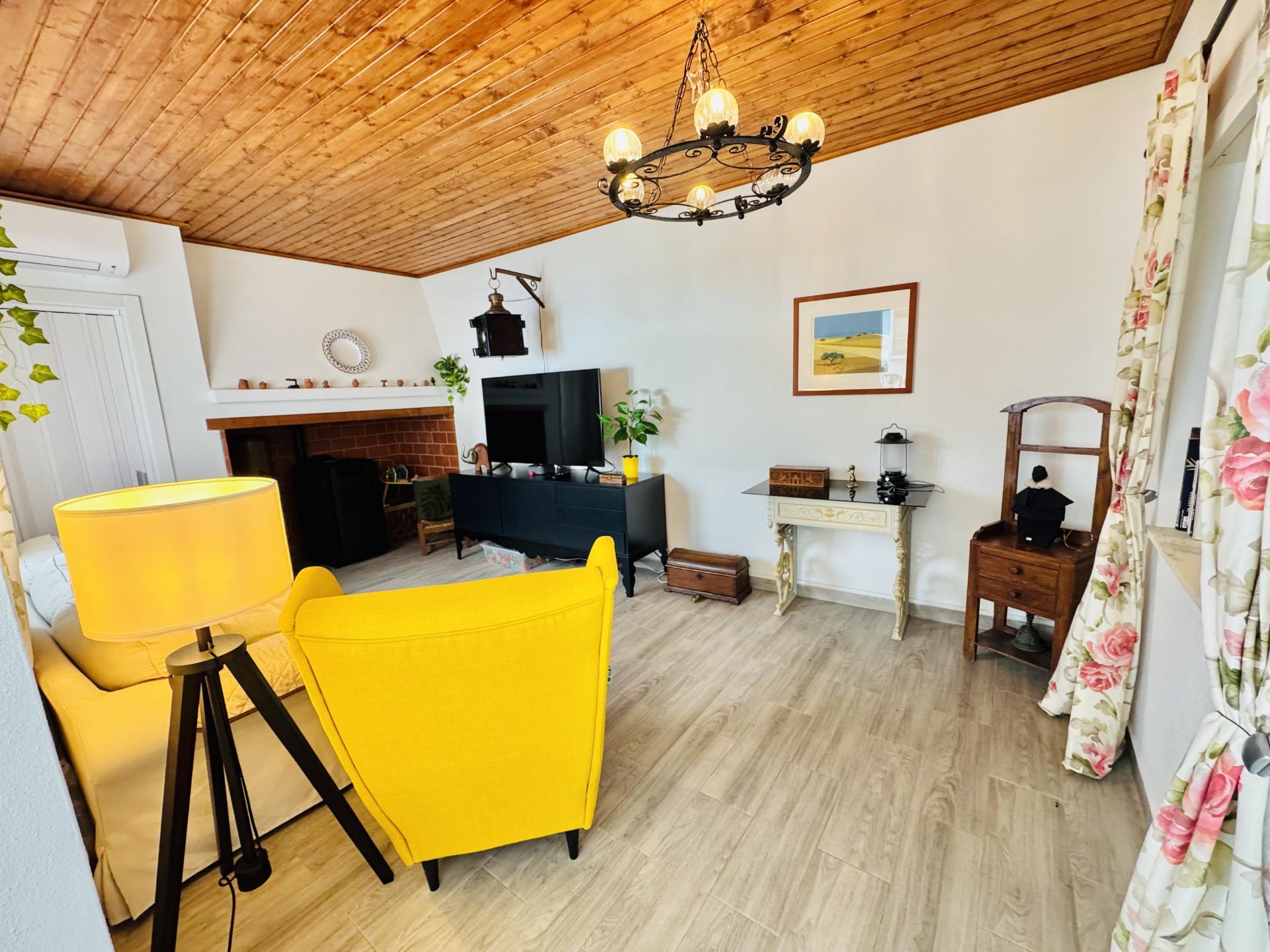 Charme Alentejano Casa com Piscina e Vistas Panorâmicas no Coração do Crato