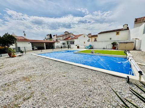 Charme Alentejano Casa com Piscina e Vistas Panorâmicas no Coração do Crato