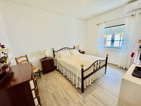 Charme Alentejano Casa com Piscina e Vistas Panorâmicas no Coração do Crato