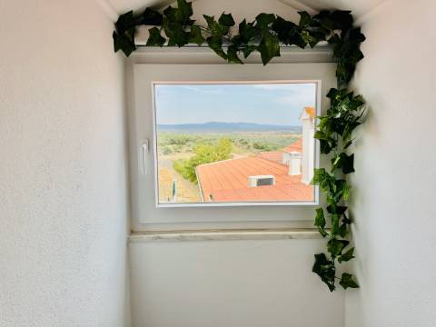 Charme Alentejano Casa com Piscina e Vistas Panorâmicas no Coração do Crato
