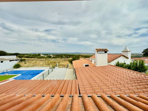 Charme Alentejano Casa com Piscina e Vistas Panorâmicas no Coração do Crato