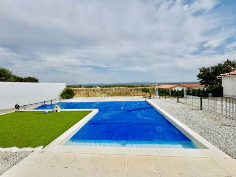 Charme Alentejano Casa com Piscina e Vistas Panorâmicas no Coração do Crato