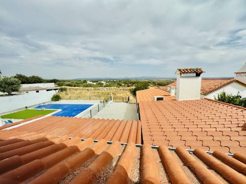 Charme Alentejano Casa com Piscina e Vistas Panorâmicas no Coração do Crato