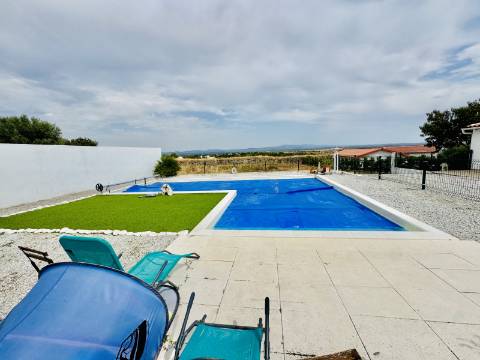 Charme Alentejano Casa com Piscina e Vistas Panorâmicas no Coração do Crato