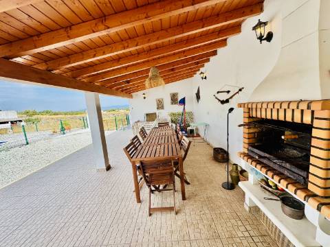 Charme Alentejano Casa com Piscina e Vistas Panorâmicas no Coração do Crato
