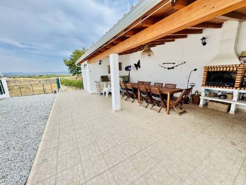 Charme Alentejano Casa com Piscina e Vistas Panorâmicas no Coração do Crato