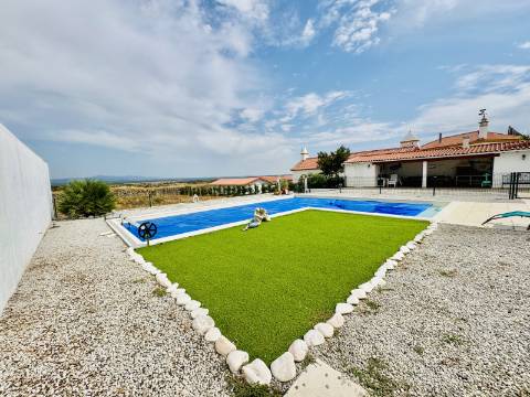 Charme Alentejano Casa com Piscina e Vistas Panorâmicas no Coração do Crato