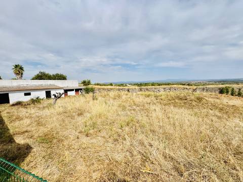 Charme Alentejano Casa com Piscina e Vistas Panorâmicas no Coração do Crato