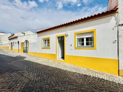 Charme Alentejano Casa com Piscina e Vistas Panorâmicas no Coração do Crato