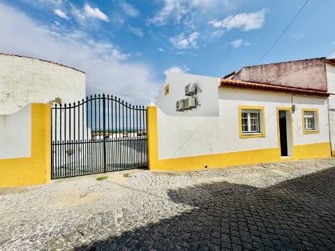 Charme Alentejano Casa com Piscina e Vistas Panorâmicas no Coração do Crato