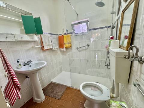 Apartamento R/C com Logradouro no Centro do Crato - Excelente Investimento