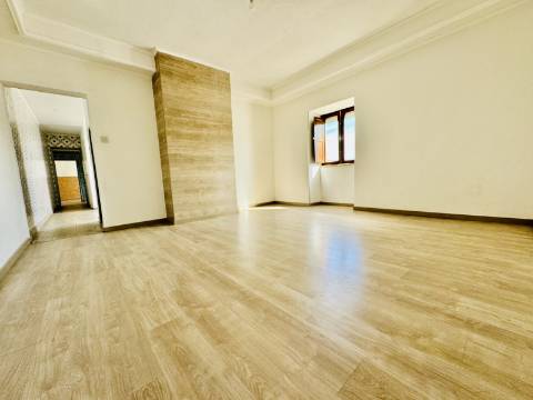 V3 Moradia - Espaço, Conforto e uma Vista Deslumbrante.